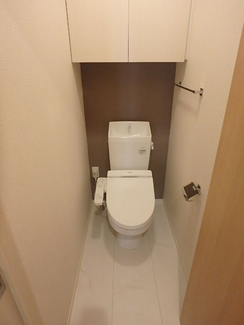 トイレ　シャワートイレ完備。２箇所あり