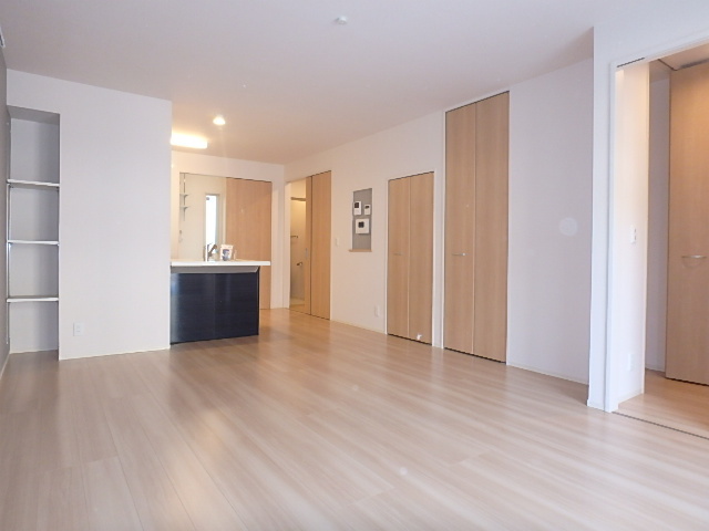 居室・リビング　ゆったりしたリビングで家族団欒。（反転タイプ）