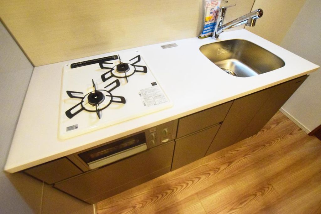 キッチン　★床の色見は階数によって異なります★