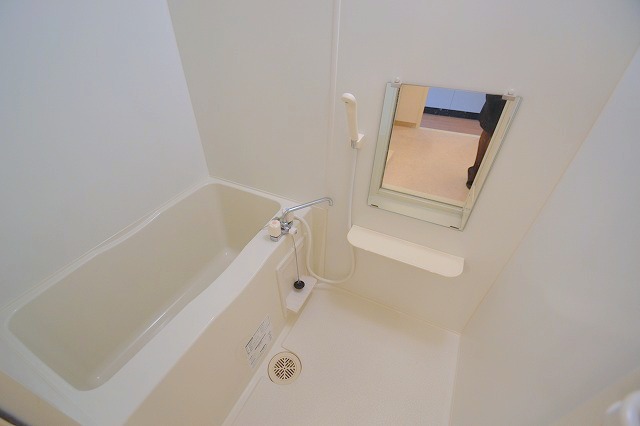 バス・シャワールーム　清潔感のある広々としたお風呂☆