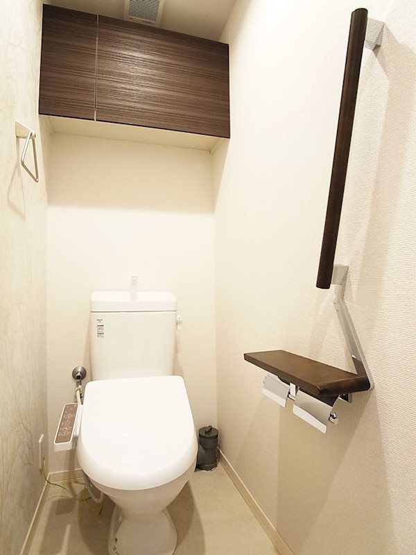 トイレ　☆収納棚付きのお手洗い☆