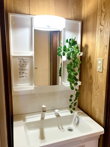 洗面設備　洗面化粧台は新品です。