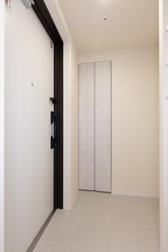 玄関　ベビーカー等を置けるスペースがあります