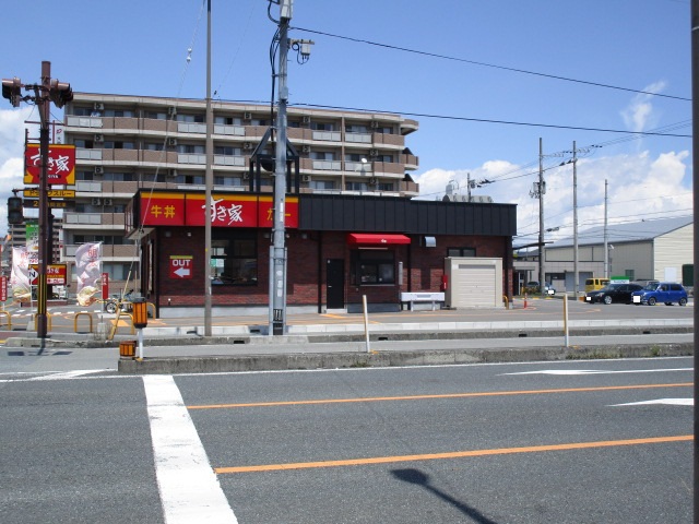 飲食店　すき家潮新町店（飲食店）まで974m