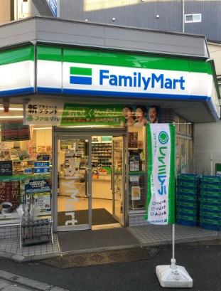 コンビニ　ファミリーマート中野桃園店（コンビニ）まで319m