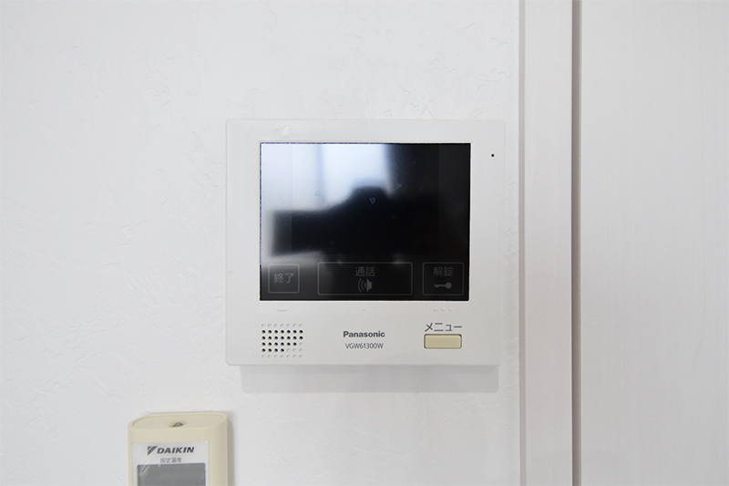 セキュリティ　モニター付きインターホン。異なる場合は現況を優先します。