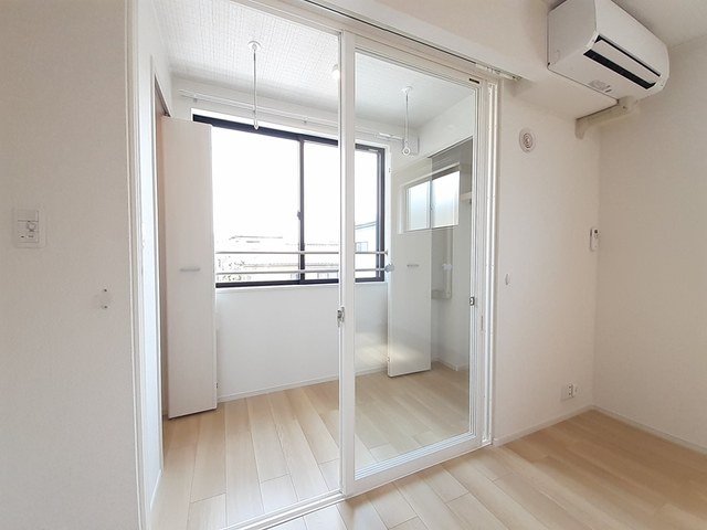 バルコニー　雨の日でも安心のサンルームです