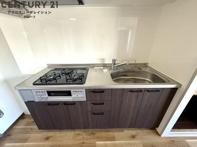 キッチン　システムキッチン3口ガスコンロ・魚焼きグリル付