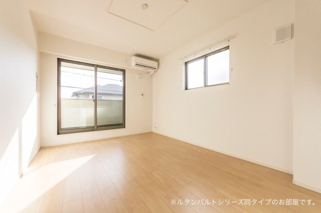 居室・リビング　写真は同型別物件