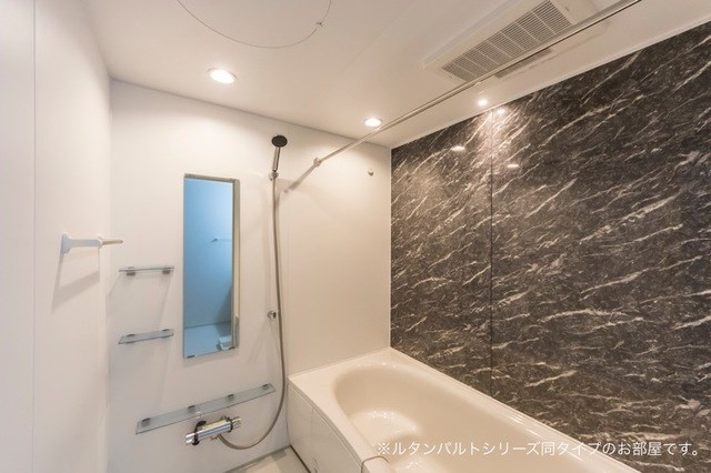 バス・シャワールーム　写真は同型別物件