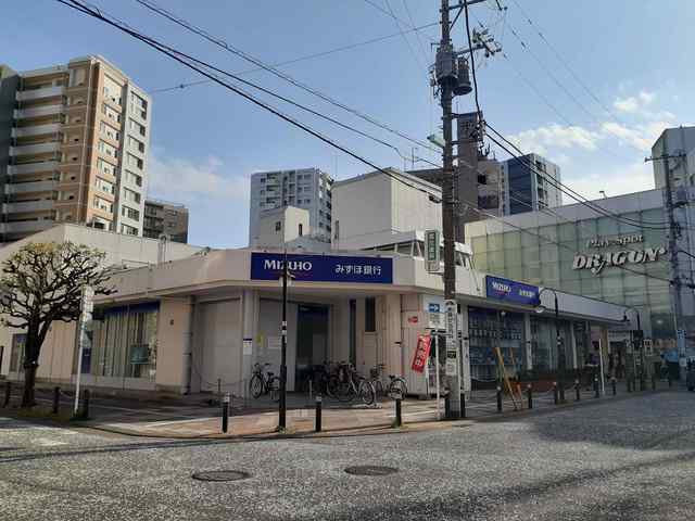 銀行　みずほ銀行（銀行）まで303m