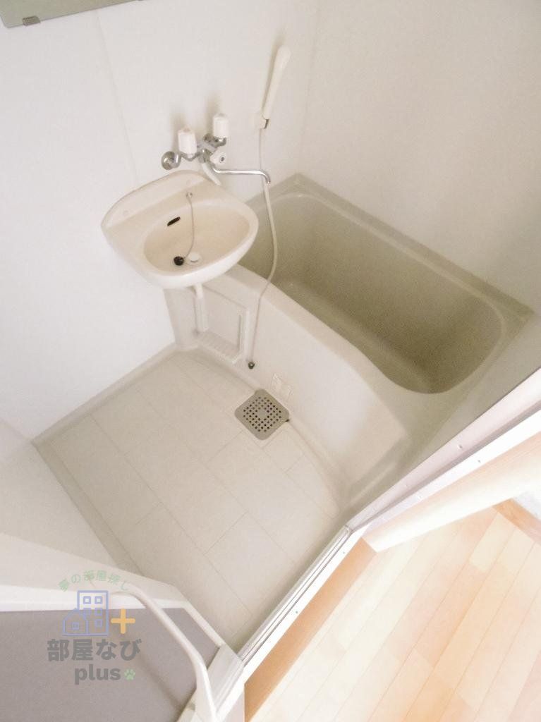 バス・シャワールーム　※他号室写真です