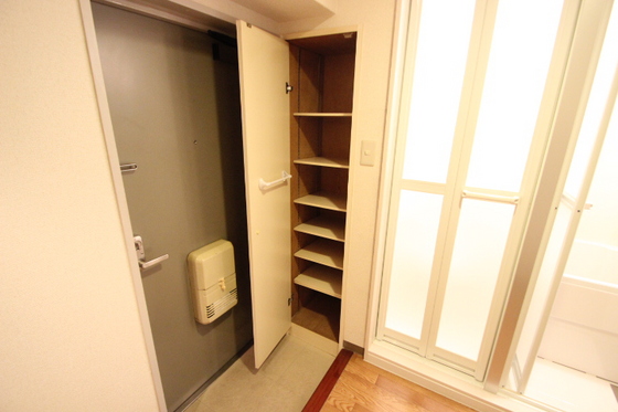 玄関　※他号室の写真です。