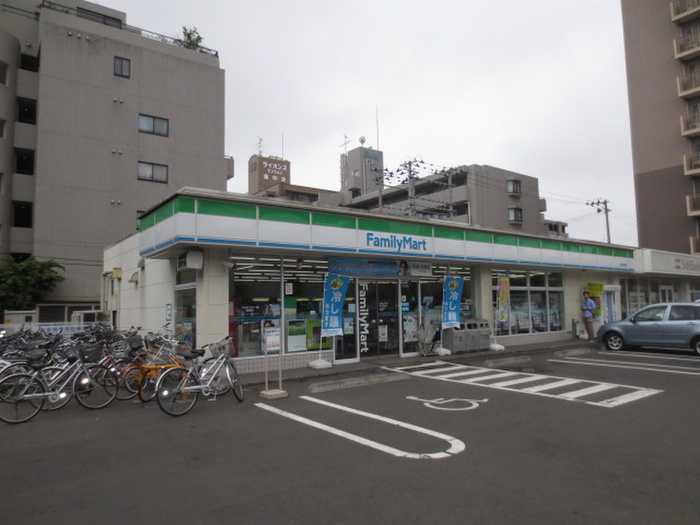 コンビニ　ファミリーマート　泉中央駅前店（コンビニ）まで400m