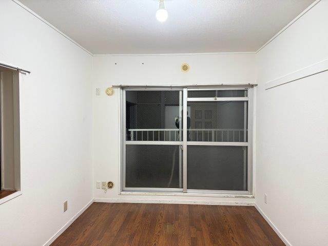 居室・リビング　明るい洋室です