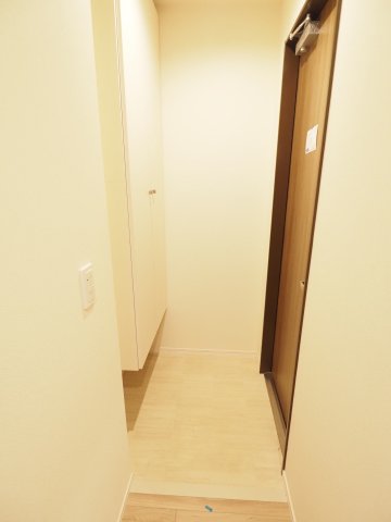 玄関　同物件別部屋参考写真