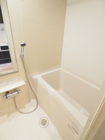 バス・シャワールーム　同物件別部屋参考写真