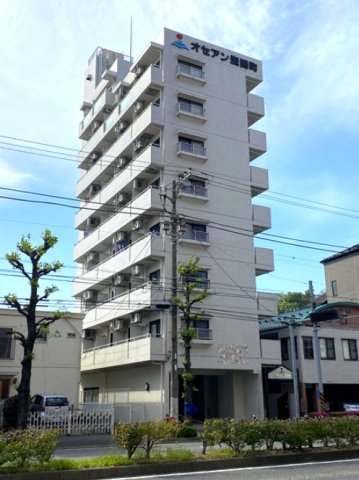 建物外観　シンプルで落ち着いたデザインの外観です