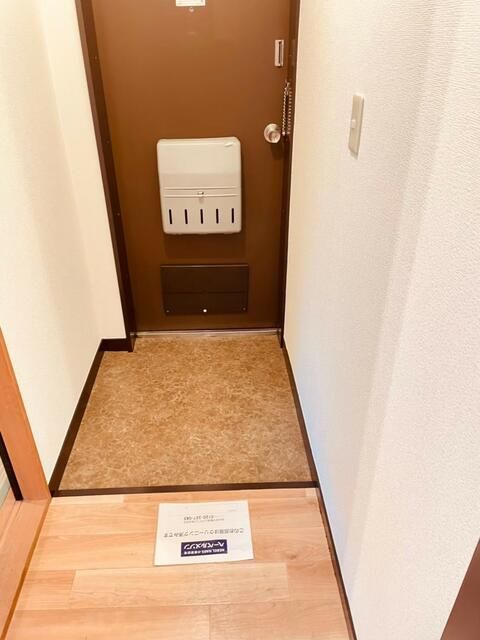 玄関　※写真は別部屋です