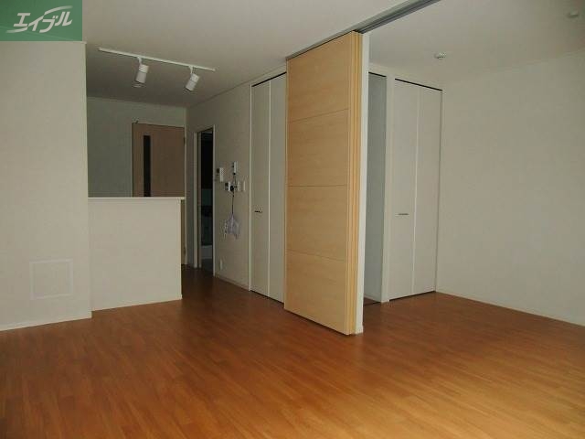 居室・リビング　別の類似物件の写真です。実際とは異なります。