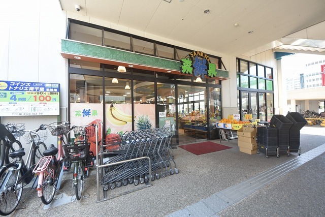 コンビニ　セブンイレブン　南千里駅前店（コンビニ）まで1033m