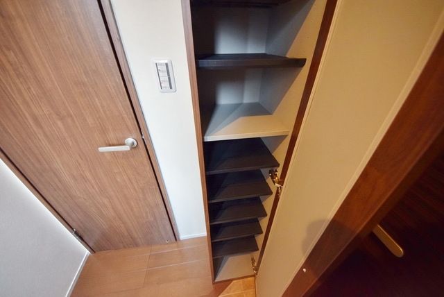 玄関　※同一施工会社参考写真