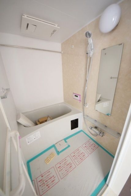 バス・シャワールーム　※同一施工会社参考写真