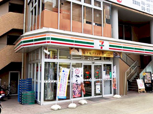 コンビニ　セブンイレブン 日野高幡不動駅前店（コンビニ）まで591m