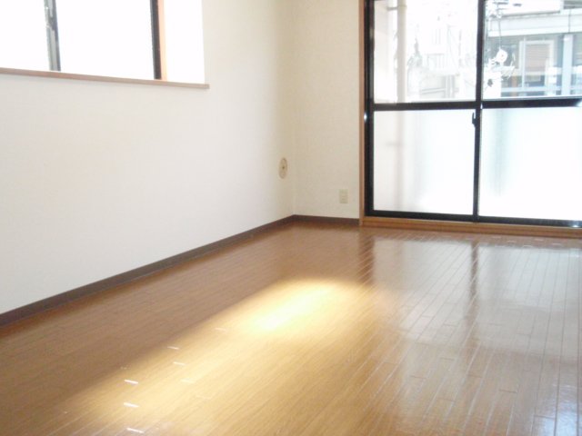 居室・リビング　同物件別号室