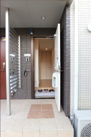 エントランス　ゆとりのあるエントランスです