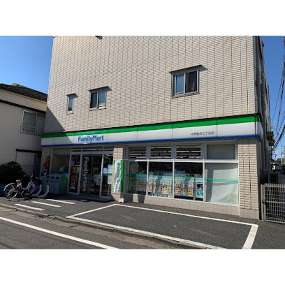コンビニ　ファミリーマート　中野新井三丁目（コンビニ）まで121m