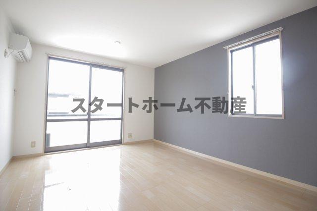 居室・リビング　こちらのリビングで趣味の時間をお楽しみください