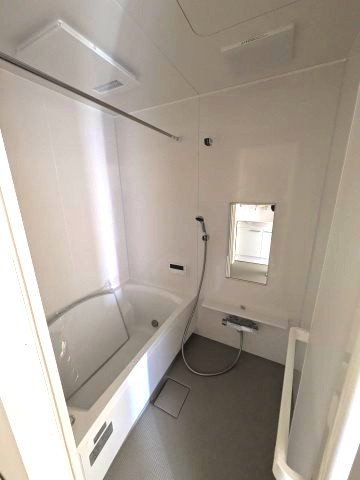 バス・シャワールーム　浴室です。追い焚き可。浴室暖房・浴室乾燥機付