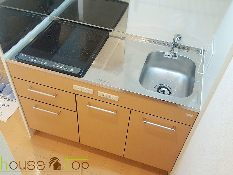 キッチン　2口コンロ付ＩＨクッキングヒーター！調理スペースも広いですよ