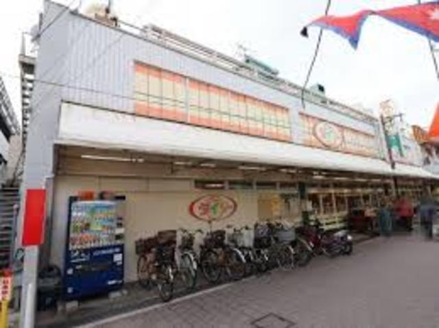 スーパー　ラッキー四条畷店（スーパー）まで932m