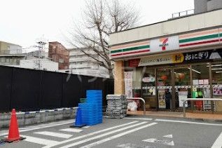 コンビニ　セブン-イレブン 新宿下落合駅北店（コンビニ）まで699m
