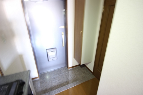 玄関　※別部屋の写真です