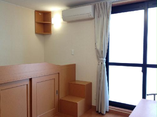 居室・リビング　ベッド下に収納有り