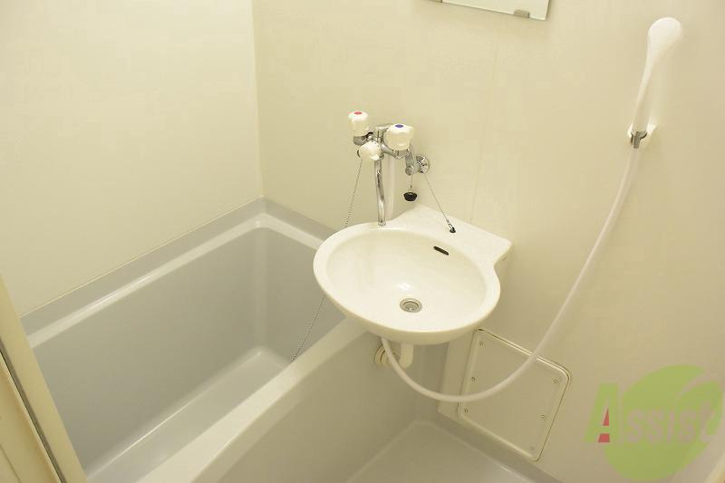 バス・シャワールーム　１日の疲れを癒せます