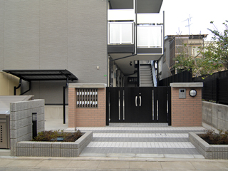 エントランス　オートロックゲート