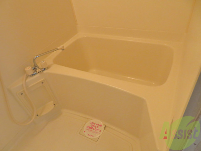 バス・シャワールーム　バスルームはこちらです。一日の疲れをここで癒して下さい。