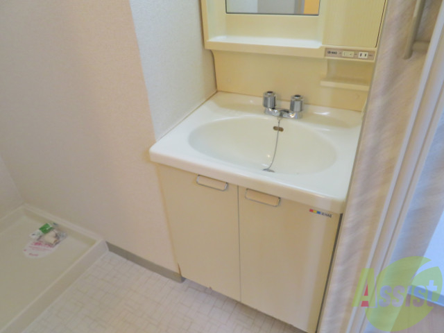 洗面設備　独立洗面台です。朝の身支度が楽しくなりそうですね。