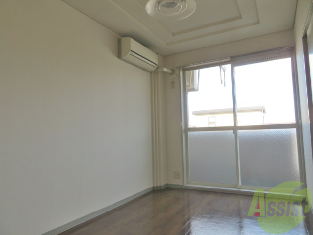 居室・リビング　リビングはダイニングとこちらの洋室がよさそうですね