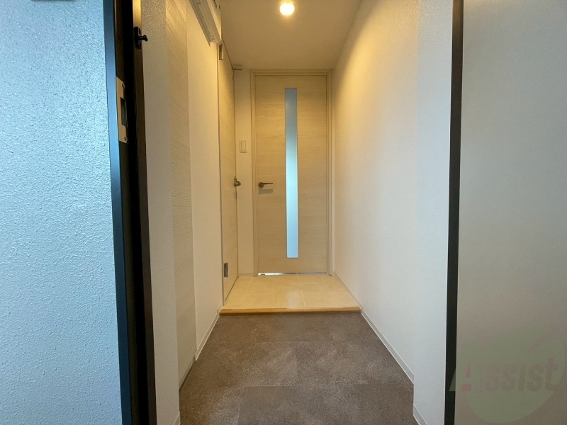 玄関　玄関の様子です。明るい印象ですね。気分もあがりそう。