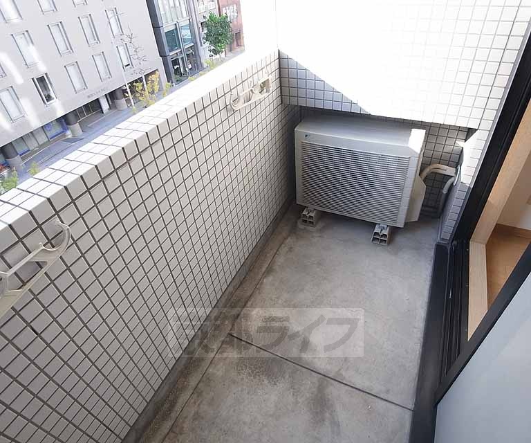 バルコニー　日当たりの良いバルコニー。