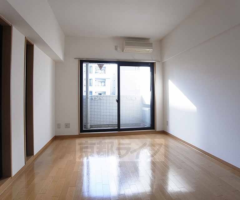 居室・リビング　明るい室内