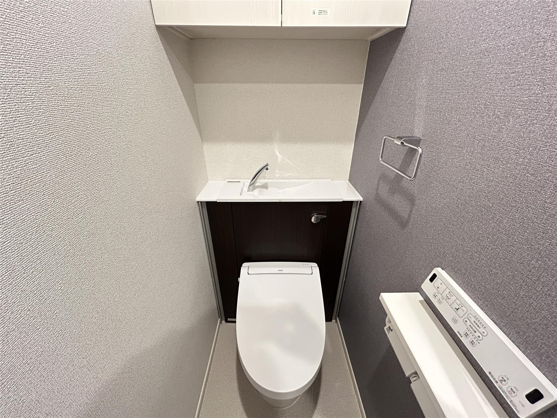 トイレ　温水洗浄暖房便座付トイレ