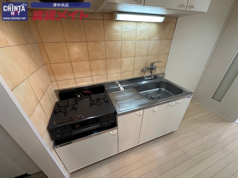 キッチン　同物件別部屋写真です
