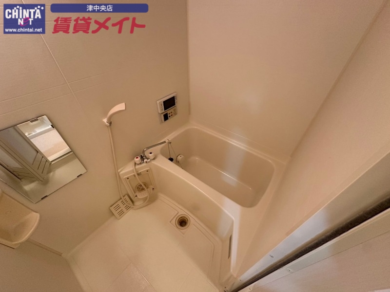 バス・シャワールーム　同物件別部屋写真です