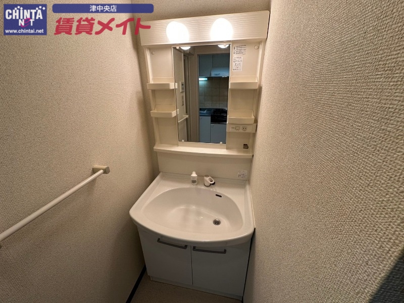 洗面設備　同物件別部屋写真です